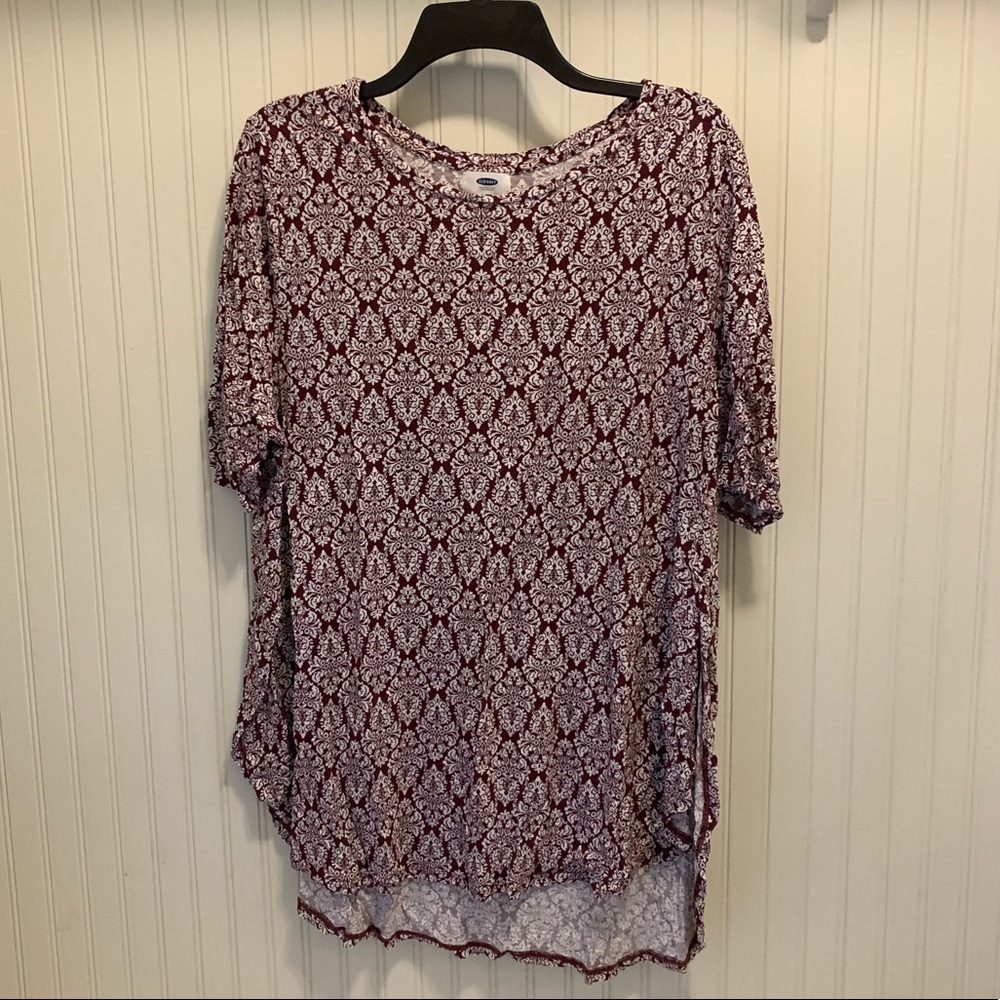 Old Navy damask print tulip hem knit blouse